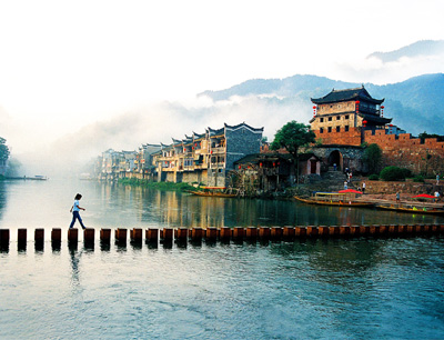 長(zhǎng)沙往返A(chǔ)9線：鳳凰古城、德夯苗寨、矮寨吊索橋品質(zhì)純玩兩日游